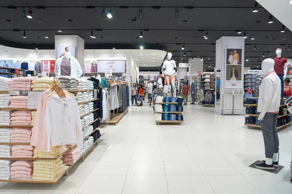 Uniqlo store in Suria KLCC — Stock Photo, Image