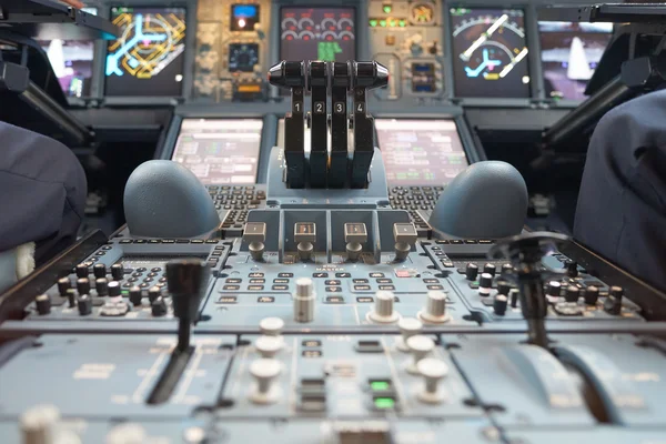 Cockpit  of Emirates Airbus A380 — Stock Photo, Image