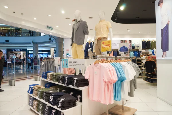 Uniqlo toko di Suria KLCC — Stok Foto