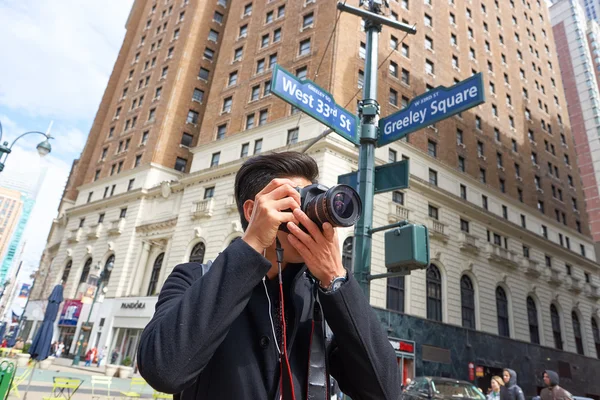 Homme prenant des photos à New York — Photo