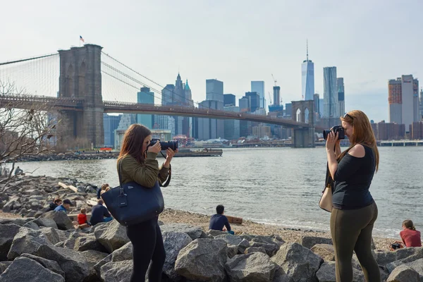 Young people in Brooklyn — Stock Photo, Image