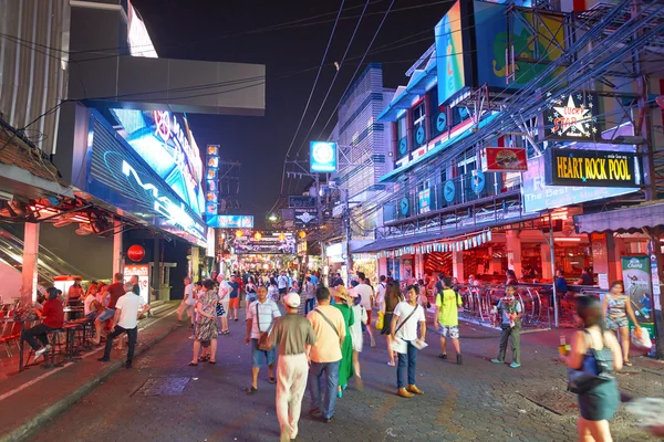 Wandelen straat in pattaya — Stockfoto