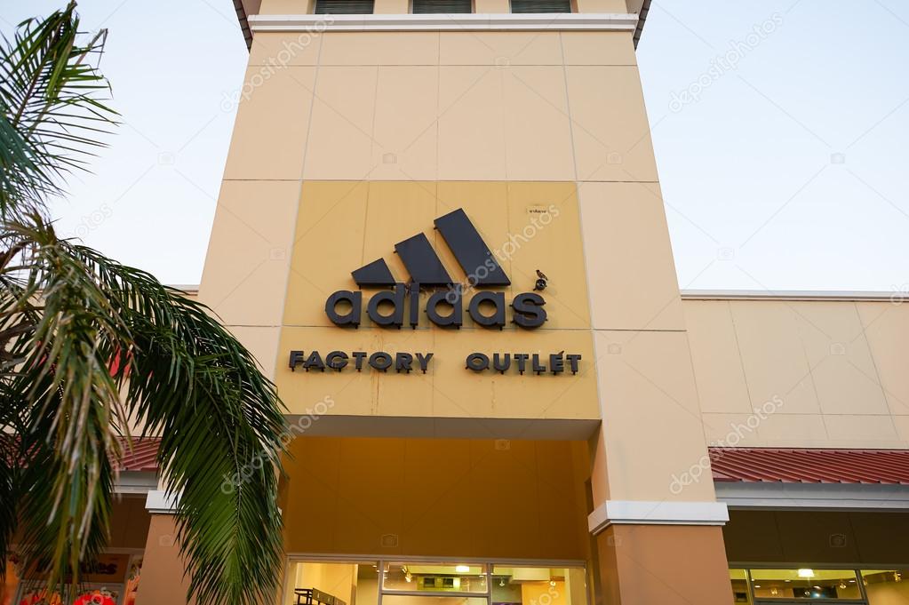 Adidas outlet in Pattaya – Stock 