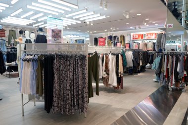 H ve M mağaza içinde