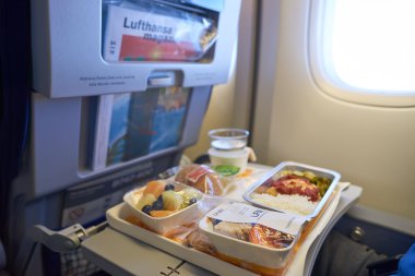 yemek Lufthansa Boeing 747-400