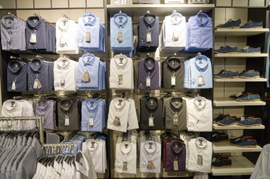 H ve M mağaza içinde