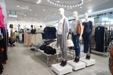 H ve M mağaza içinde