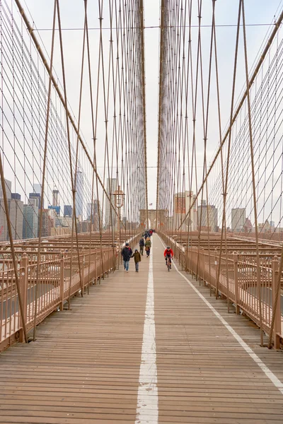 Passarela pedonal da Brooklyn Bridg — Fotografia de Stock