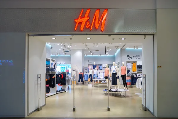 H & M store in Kuala Lumpur — стоковое фото