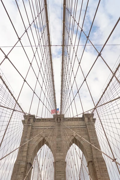 Pedestrian walkway of the Brooklyn Bridg — Stock Photo, Image