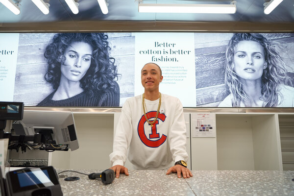 worker at H&M store