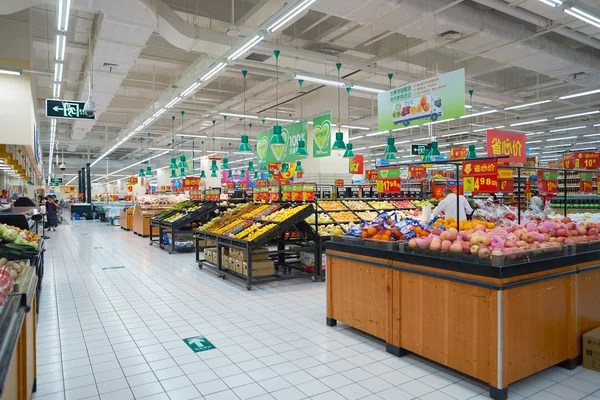 Магазин Walmart в Китае — стоковое фото