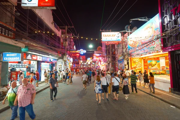 Wandelen straat in pattaya — Stockfoto