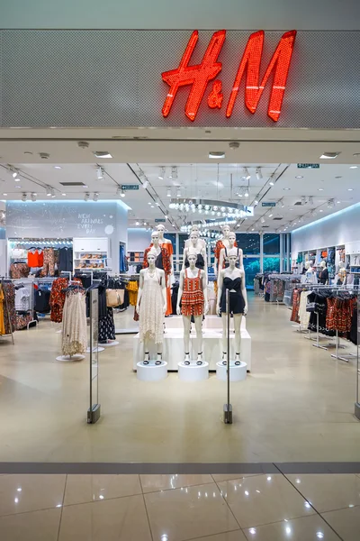 H & M store in Kuala Lumpur — стоковое фото