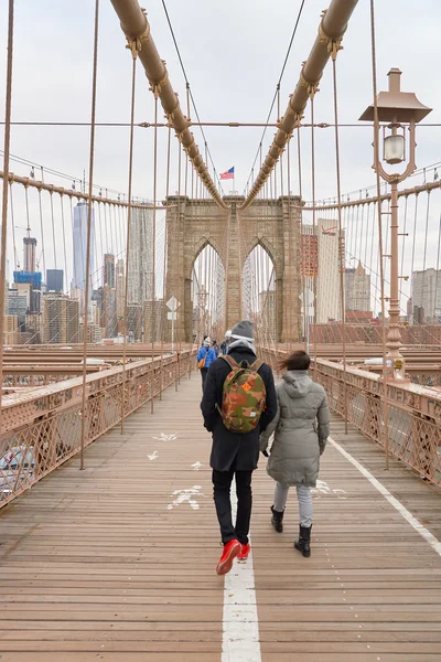 Pedestrian walkway of the Brooklyn Bridg — Stock Photo, Image