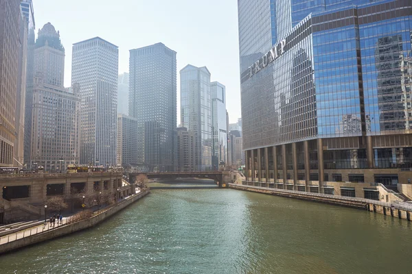 Река Чикаго в дневное время . — стоковое фото