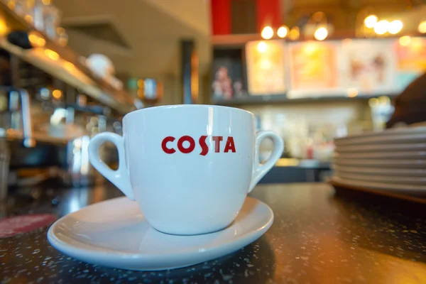 Beker in Costa Coffee — Stockfoto