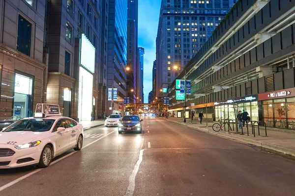 Chicago street in the evening — Stock Photo, Image