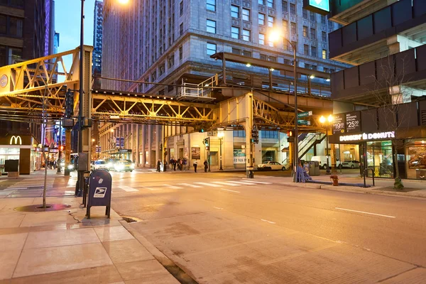 Strada di Chicago di sera — Foto Stock