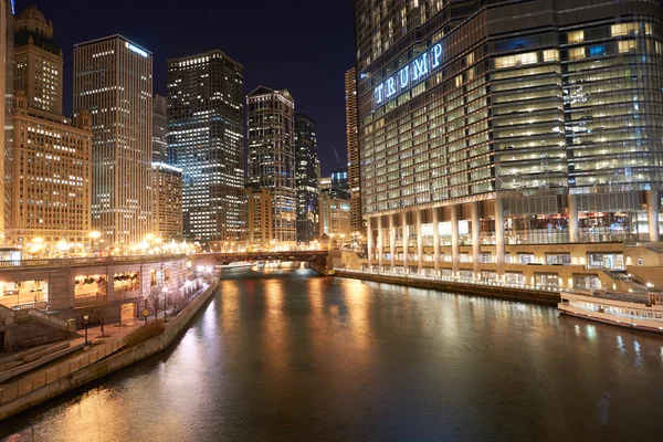 Chicago op moment van de nacht — Stockfoto