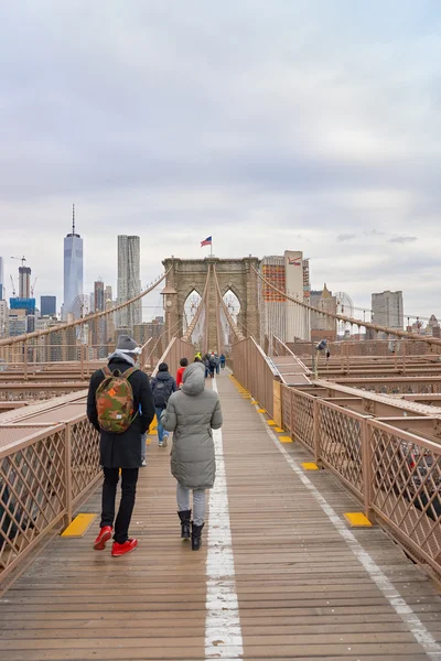 Pedestrian walkway of the Brooklyn Bridg — Stock Photo, Image
