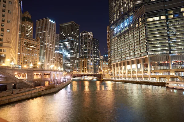 Chicago op moment van de nacht — Stockfoto