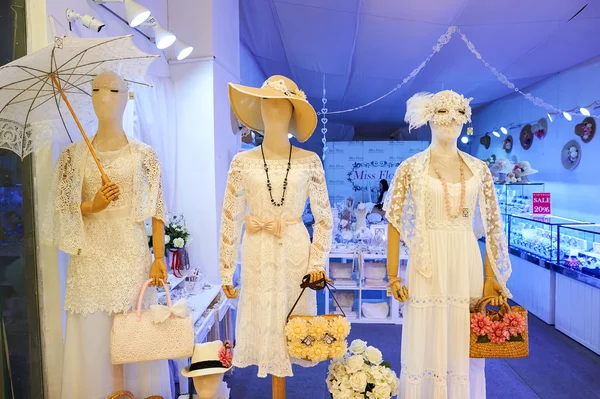 Mannequins in Shopping center — Stock Photo, Image