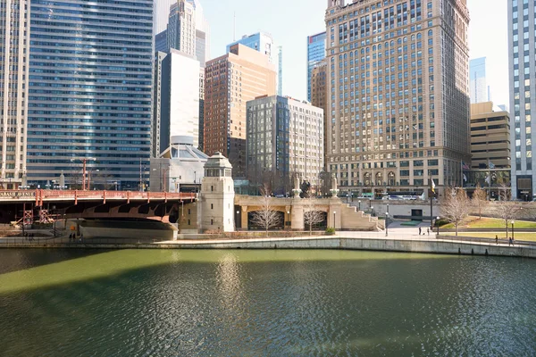 Chicago River overdag. — Stockfoto