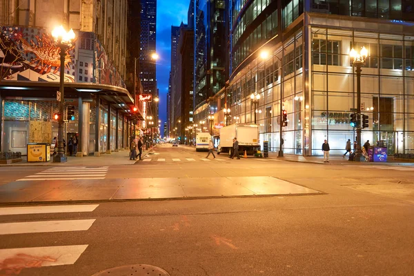 Chicago straat in de avond — Stockfoto