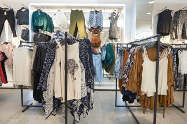 H ve M mağaza içinde