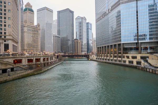 Chicago River overdag. — Stockfoto