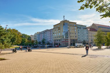 BERLİN, Almanya - CRCA EPTESİ, 2019: Gündüz Berlin şehir manzarası.