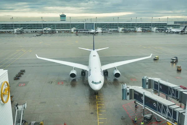 ミュンヘン ドイツ Circa 2020年1月 昼間のミュンヘン空港ターミナル2の展望台からの眺め — ストック写真