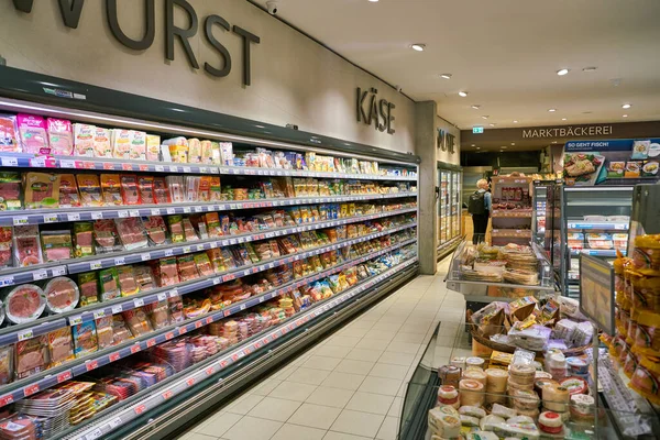 Berlín Alemania Circa Septiembre 2019 Plano Interior Del Supermercado Edeka — Foto de Stock