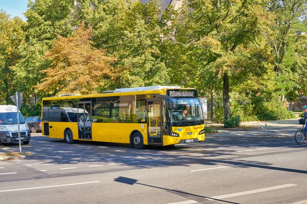 Berlijn Duitsland Circa September 2019 Gele Vdl Bova Bus Overdag — Stockfoto