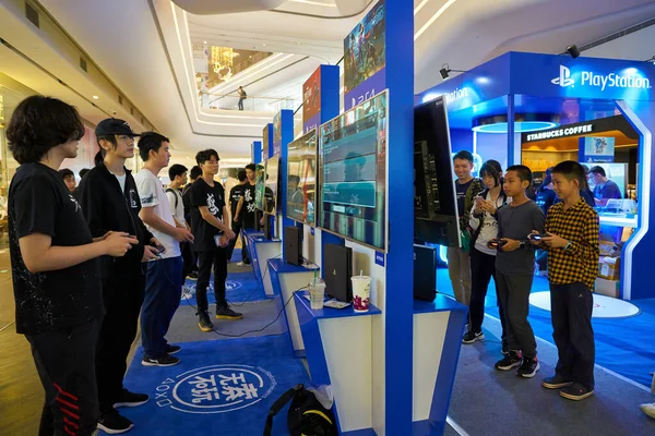 SHENZHEN, CHINA - CIRCA APRIL, 2019: people at Sony Expo 2019 in Shenzhen, China. — Stock Image Shenzhen China Circa April 2019 People Sony Expo 2019 Shenzhen Stock Image