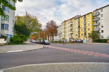 BERLİN, Almanya - CRCA EPTESİ, 2019: Gündüz Berlin şehir manzarası.