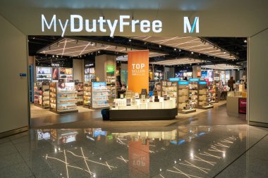 MÜZİK, GERÇEK - CIRCA JANUARY, 2020: Münih Havaalanı 'nda Vergisiz.