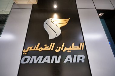 BANGKOK, THAILAND - CIRCA JANUARY, 2020: Suvarnabhumi Havaalanı 'nda Umman Havaalanı tabelasının yakın çekimi.