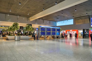 FRANKFURT AM MAIN, GERMANY - CIRCA JANUARY, 2020: Frankfurt am Main Airport 'un iç çekimi.