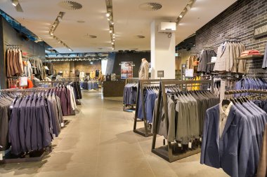 BERLİN, Almanya - CIRCA EPTEMBER, 2019: Berlin 'deki Wormland mağazasının iç çekimleri.