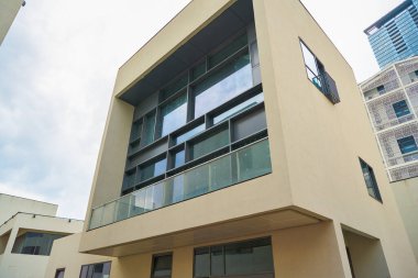 SHENZHEN, ÇİN - CIRCA APRIL, 2019: Shenzhen 'deki UpperHills' teki Inner Caddesi 'nden binalar.