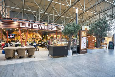 FRANKFURT AM MAIN, ALMANY - CIRCA JANUARY, 2020: Frankfurt am Main Airport 'ta görülen Ludwigs Restoranı.