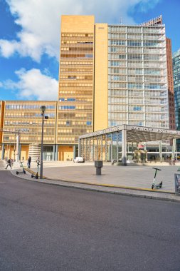 BERLİN, Almanya - CRCA EPTESİ, 2019: Gündüz Berlin şehir manzarası.