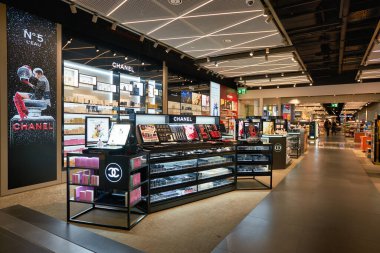 MÜZİK, GERÇEK - CIRCA JANUARY, 2020: Münih Havaalanı 'nda Vergisiz.