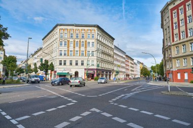 BERLİN, Almanya - CRCA EPTESİ, 2019: Gündüz Berlin şehir manzarası.