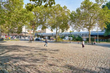 BERLİN, Almanya - CRCA EPTESİ, 2019: Gündüz Berlin şehir manzarası.