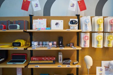 SHENZHEN, CHINA - CIRCA APRIL, 2019: Shenzhen 'deki UpperHill' de Çin Uluslararası Tüketici Elektronik Borsası / Sergi Merkezi 'nin (CEEC) iç çekimi.