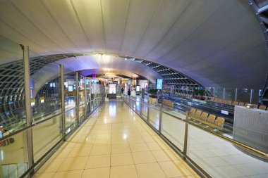 BANGKOK, THAILAND - CIRCA JANUARY, 2020: Suvarnabhumi Havaalanı 'nın içi. Suvarnabhumi Havalimanı Bangkok, Tayland 'a hizmet veren iki uluslararası havalimanından biridir.. 