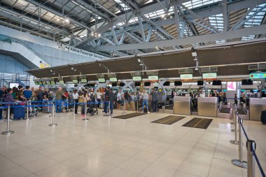 BANGKOK, THAILAND - CIRCA HAZİRANESİ, 2020: Suvarnabhumi Havaalanı 'na giriş bölümü.